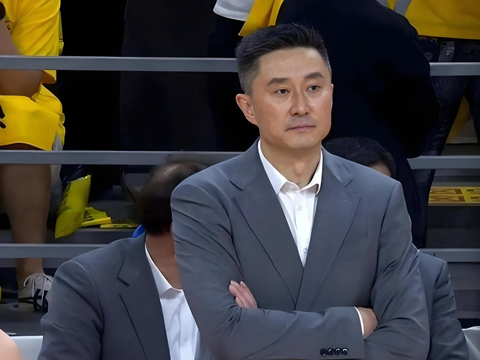 CBA名记质疑杜锋：第四节比赛，为何要弃用徐杰？|广东队|北京队|cba季后赛|广东男篮|北京首钢_新浪体育_新浪新闻